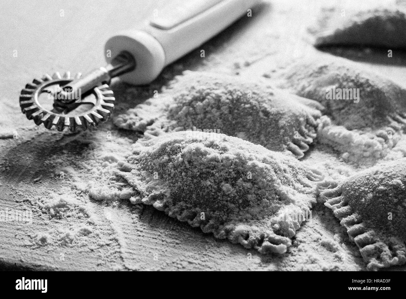 https://c8.alamy.com/comp/HRAD3F/detail-of-preparing-home-made-ravioli-with-a-fluted-pastry-wheel-in-HRAD3F.jpg