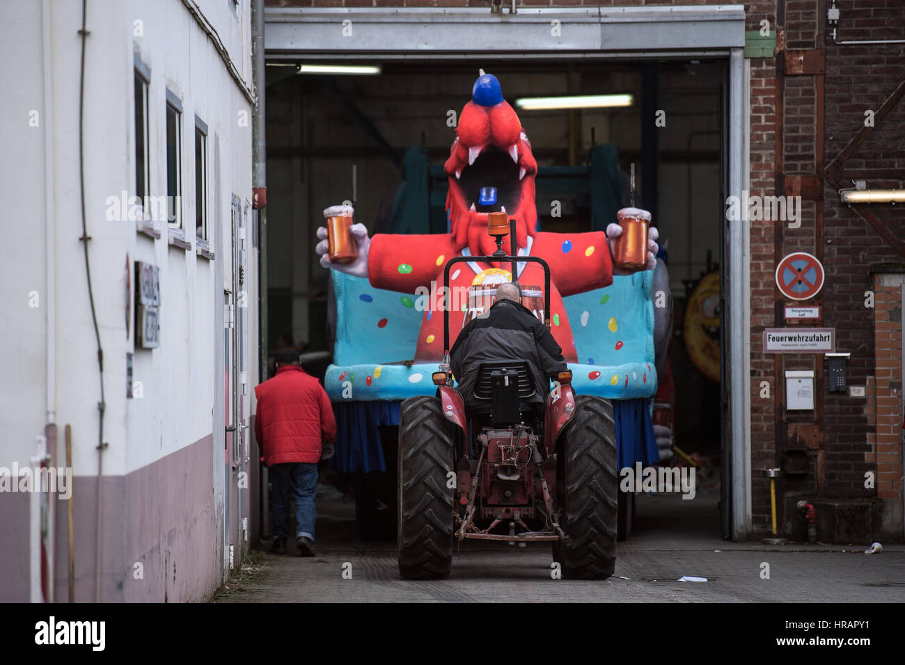 Duesseldorf, Germany. 28th Feb, 2017. A carnival wagon is taken into a hall after the Shrove Monday carnival parade in Duesseldorf, Germany, 28 February 2017. More than a hundred thousand people attended the celebrations, which are being dismantled a day later. Photo: Federico Gambarini/dpa/Alamy Live News Stock Photo