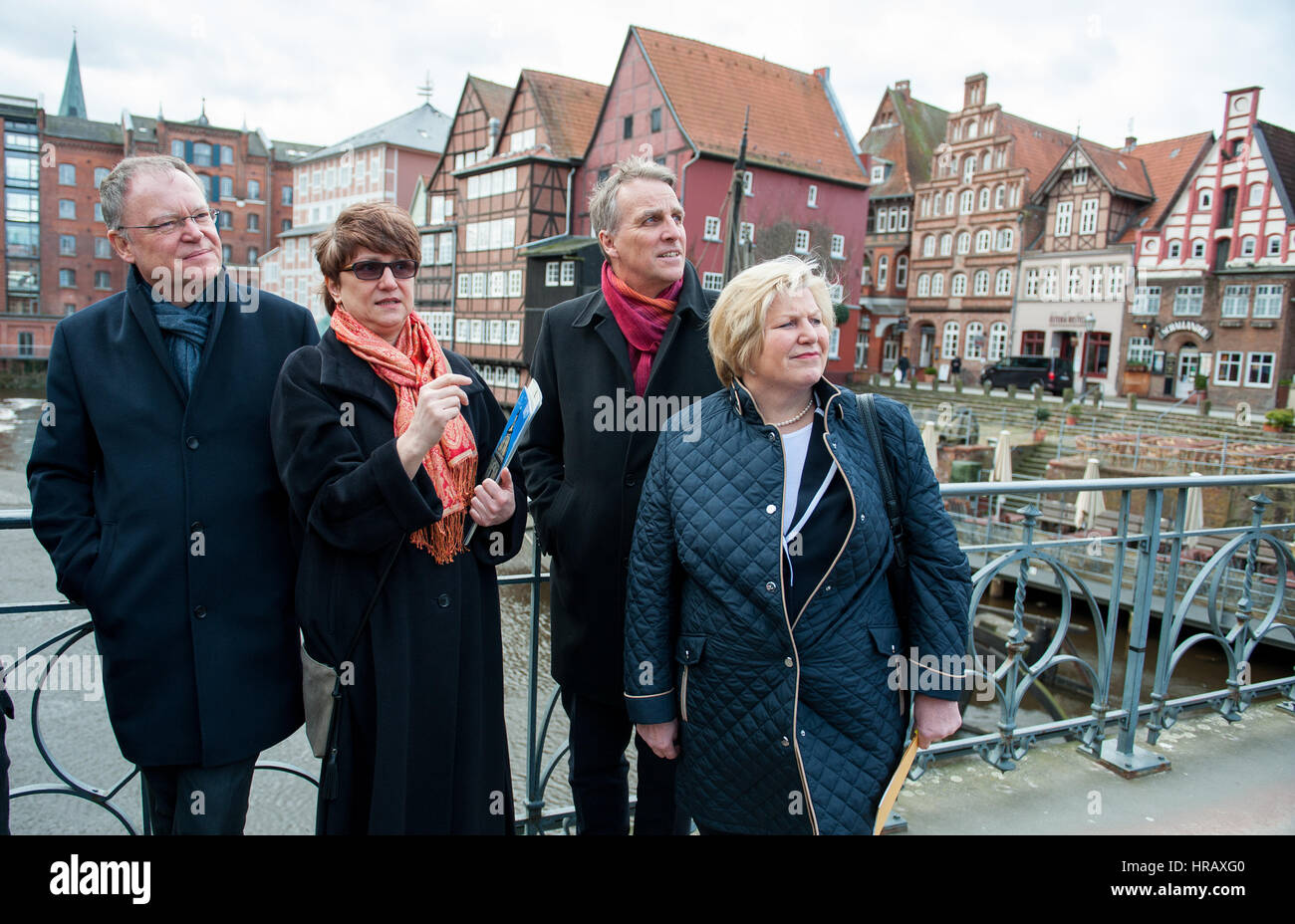 Lueneburg, Germany. 28th Feb, 2017. L-R: The Premier of Lower Saxony Stephan Weil (SPD), the public works commissioner of Lueneburg Heike Gundermann, the environment minister of Lower Saxony Stefan Wenzel (Green Party) and the social minister of Lower Saxony Cornelia Rundt (SPD) in the historic centre of Lueneburg, Germany, 28 February 2017. Photo: Philipp Schulze/dpa/Alamy Live News Stock Photo