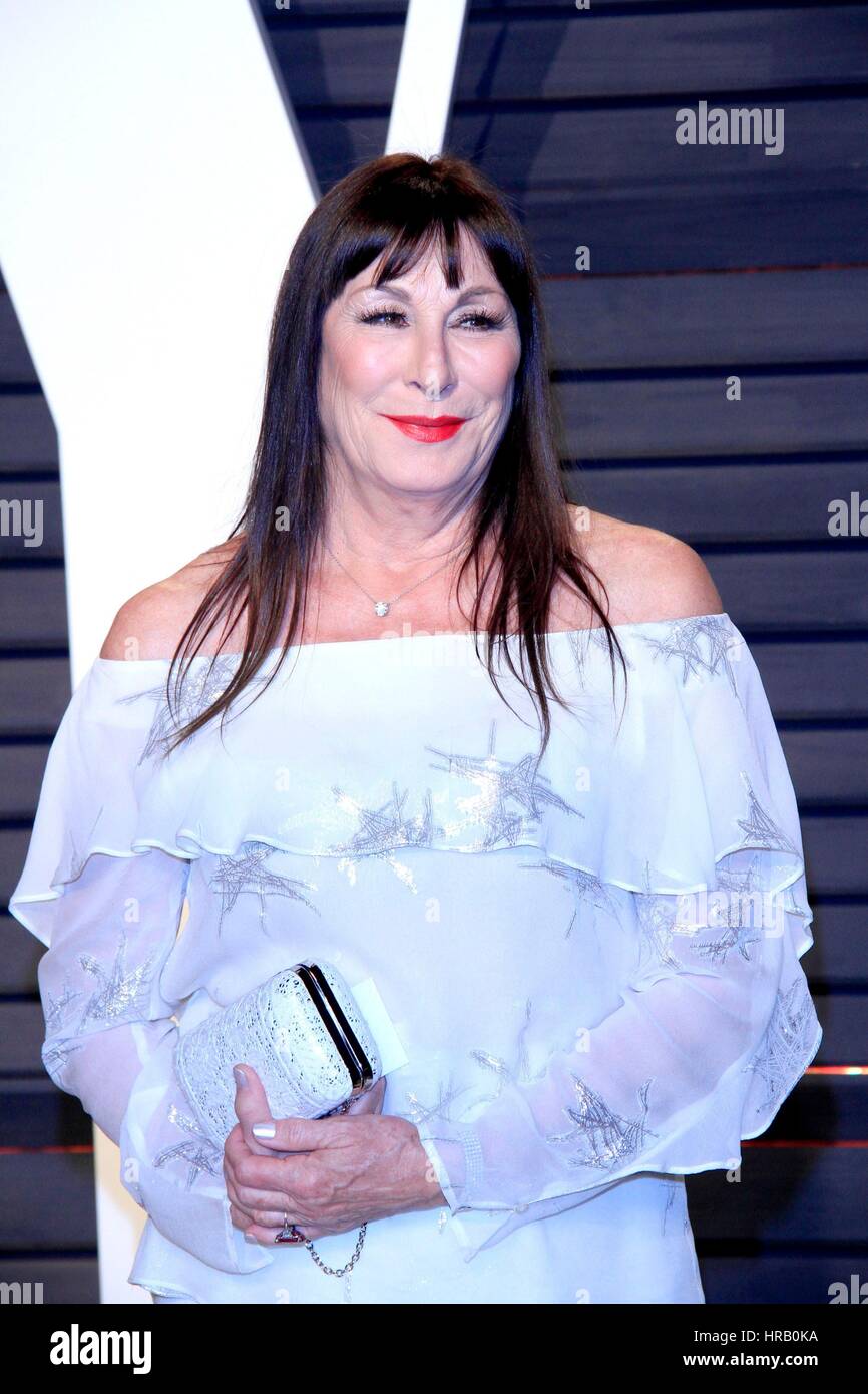 Beverly Hills, CA. 26th Feb, 2017. Anjelica Huston at arrivals for 2017 Vanity Fair Oscar Party, Wallis Annenberg Center for the Performing Arts, Beverly Hills, CA February 26, 2017. Credit: Priscilla Grant/Everett Collection/Alamy Live News Stock Photo