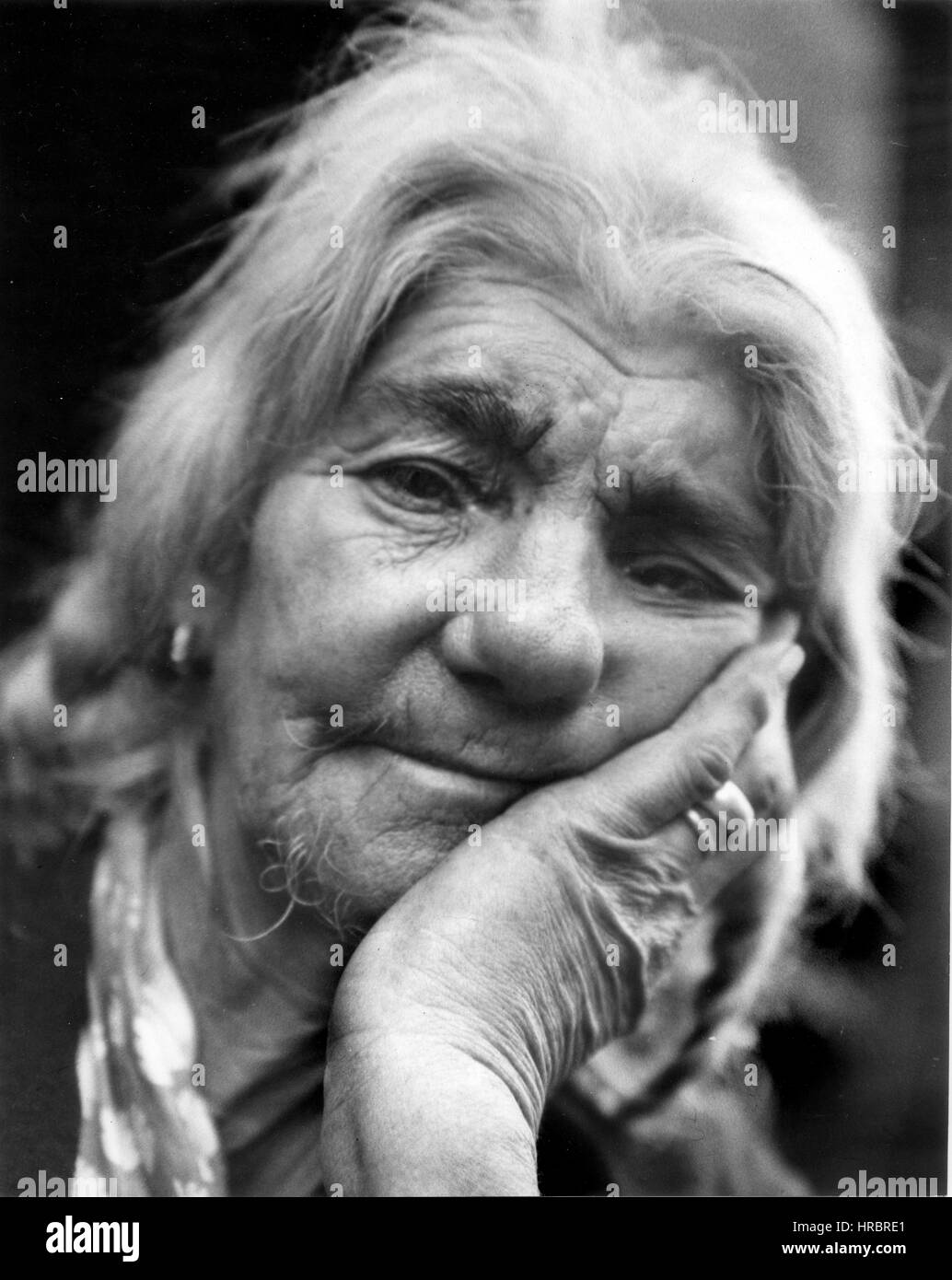 Old Gypsy woman Sarah Locke in 1964 she died in 1984 aged 104. 1960s elderly romany traveller Britain Uk England English Stock Photo