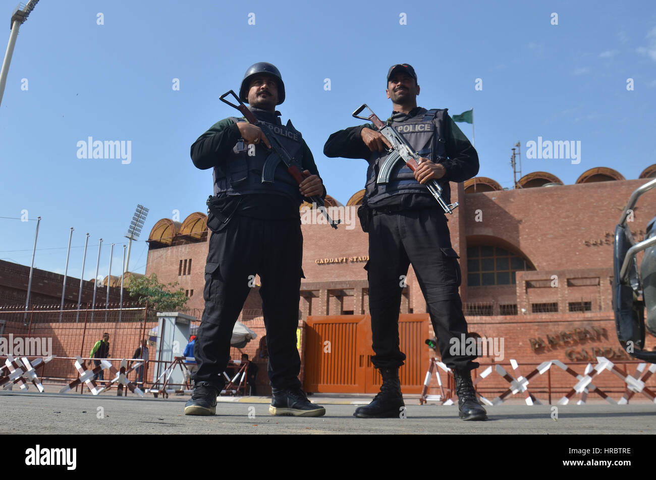 Lahore, Pakistan. 28th Feb, 2017. Pakistani Soldiers Stand Alert ...