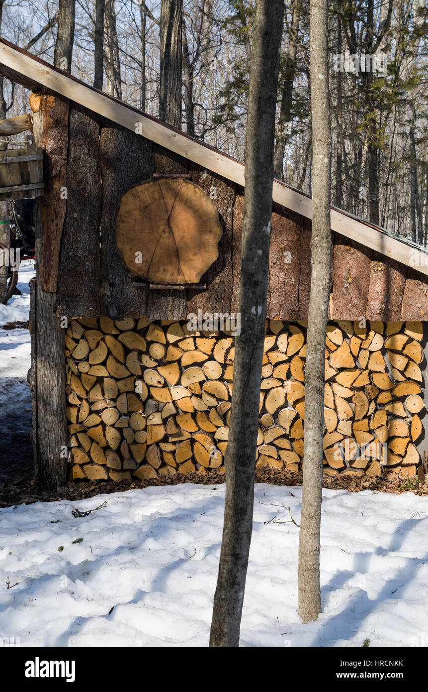 Making maple syrup the old fashioned wayfirewood Stock Photo Alamy