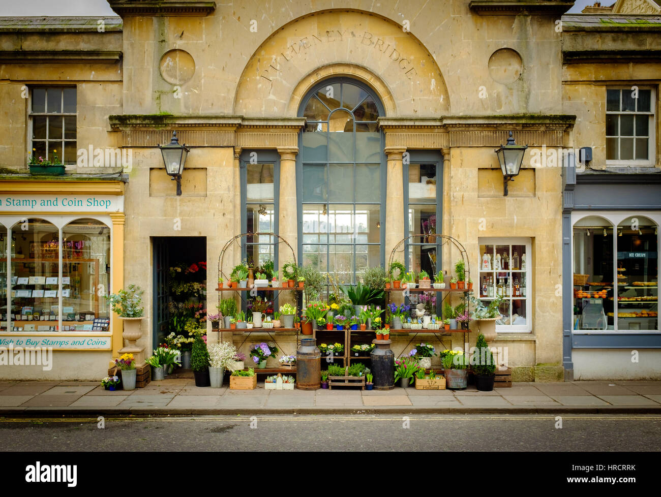 Flower shop on Pulteney Bridge, Bath Stock Photo
