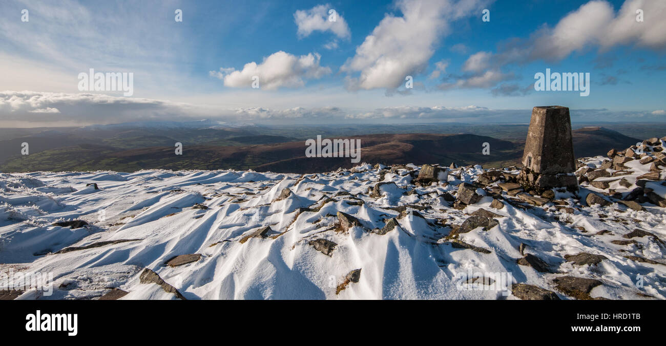 Pen Cerrig Calch Trigpoint in Snow, Black Mountains, Brecon Beacons National Park, Wales, UK Stock Photo