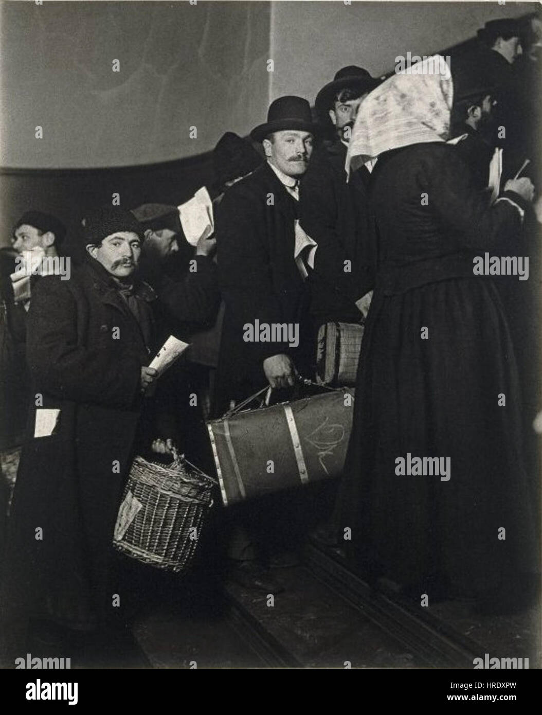 Brooklyn Museum - Climbing into the Promised Land Ellis Island - Lewis Wickes Hine Stock Photo