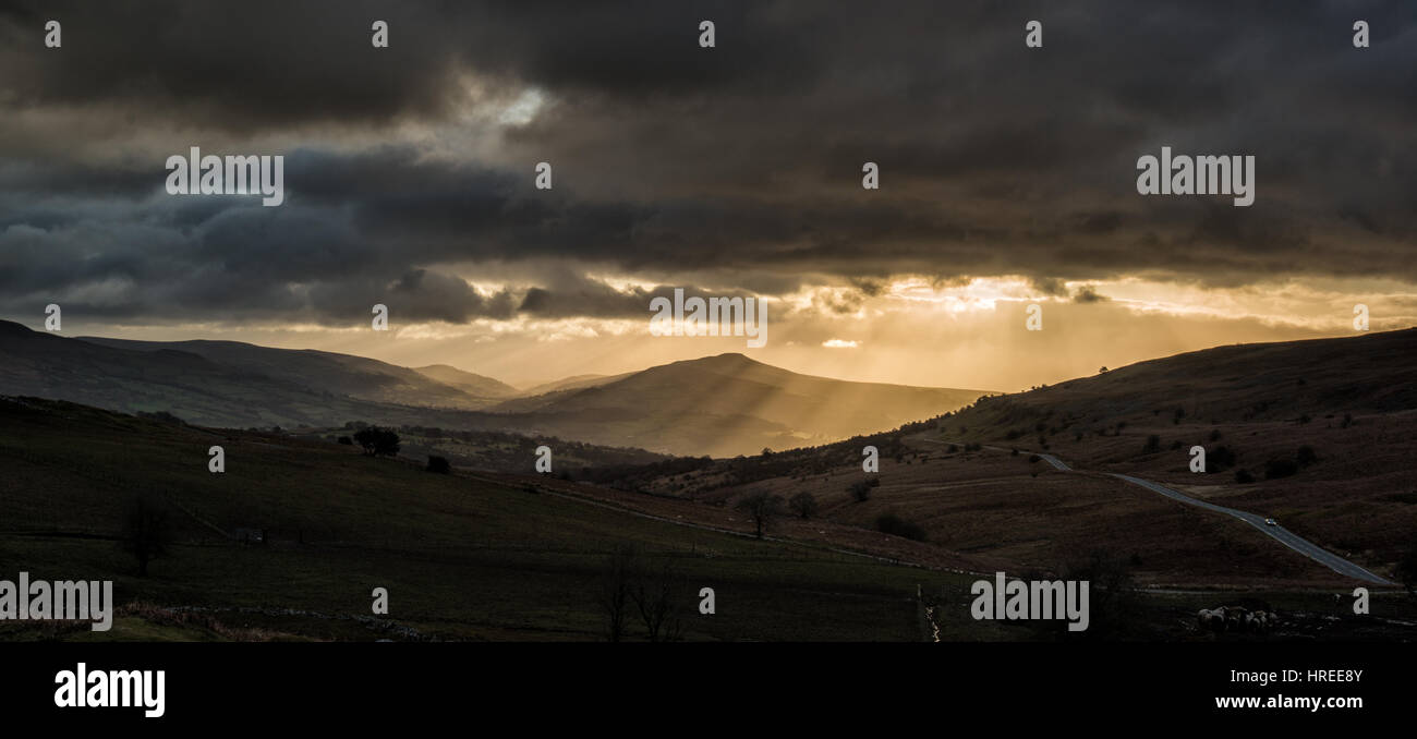 sunrise-over-sugar-loaf-mountain-in-the-brecon-beacons-national-park