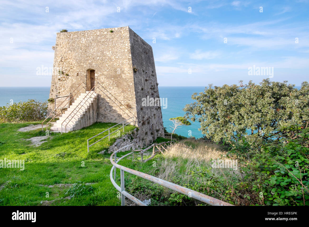 Torre di Monte Pucci, Saracen signal tower, Parco Nazionale del Gargano, Foggia, Puglia, Italy, Europe. Stock Photo