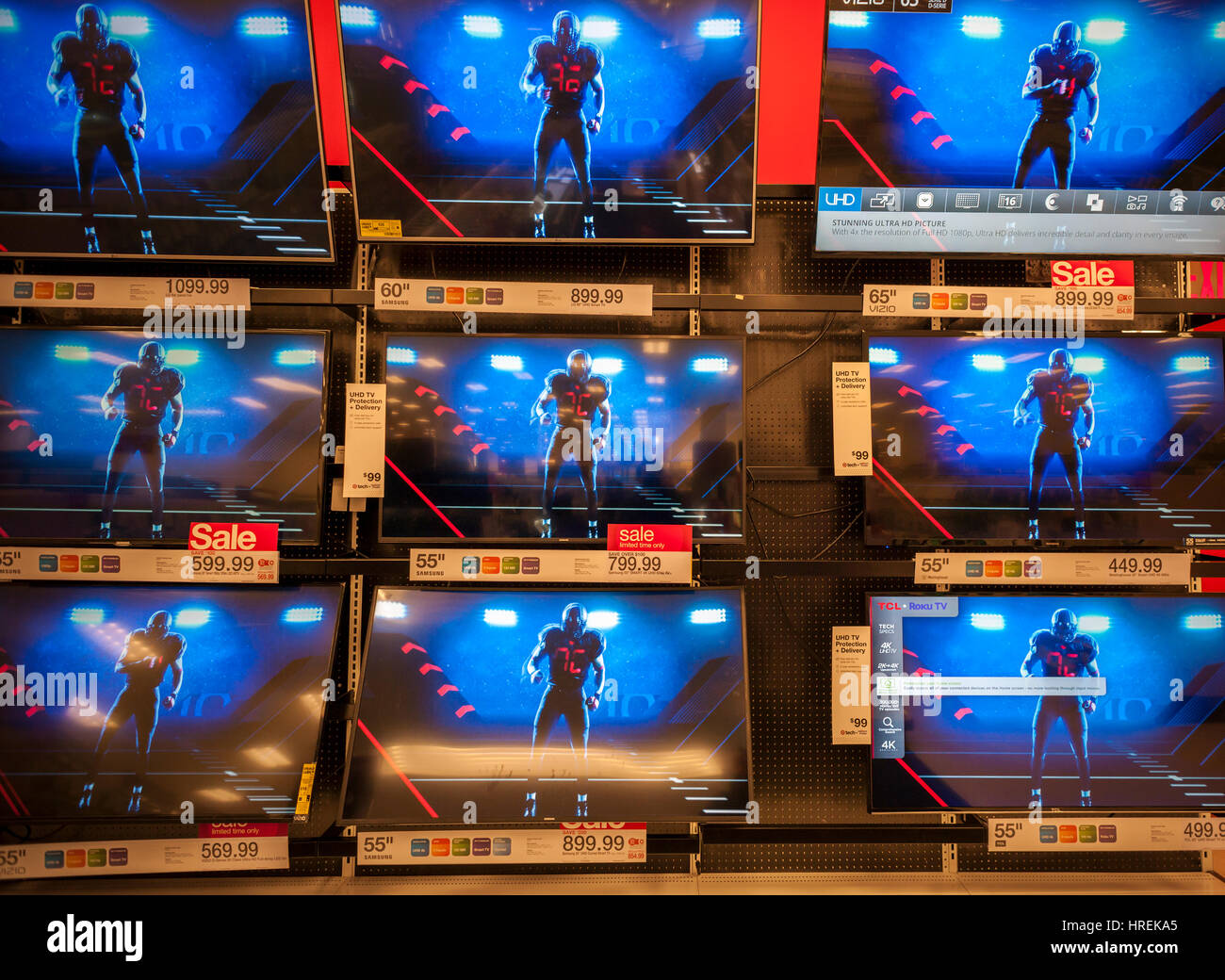 Tv screens store display hi-res stock photography and images - Alamy