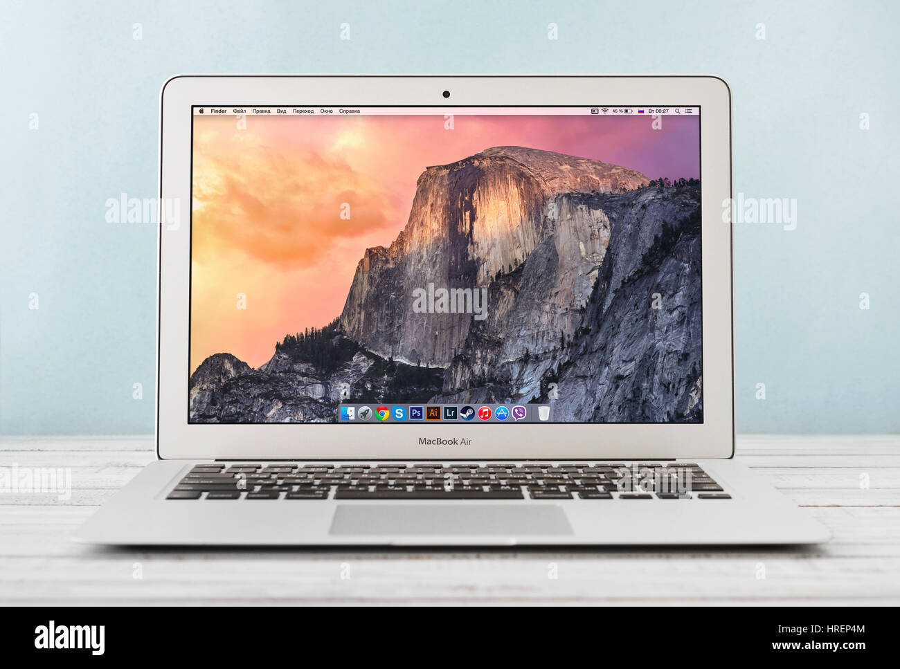 Macbook air 2014 hi-res stock photography and images - Alamy