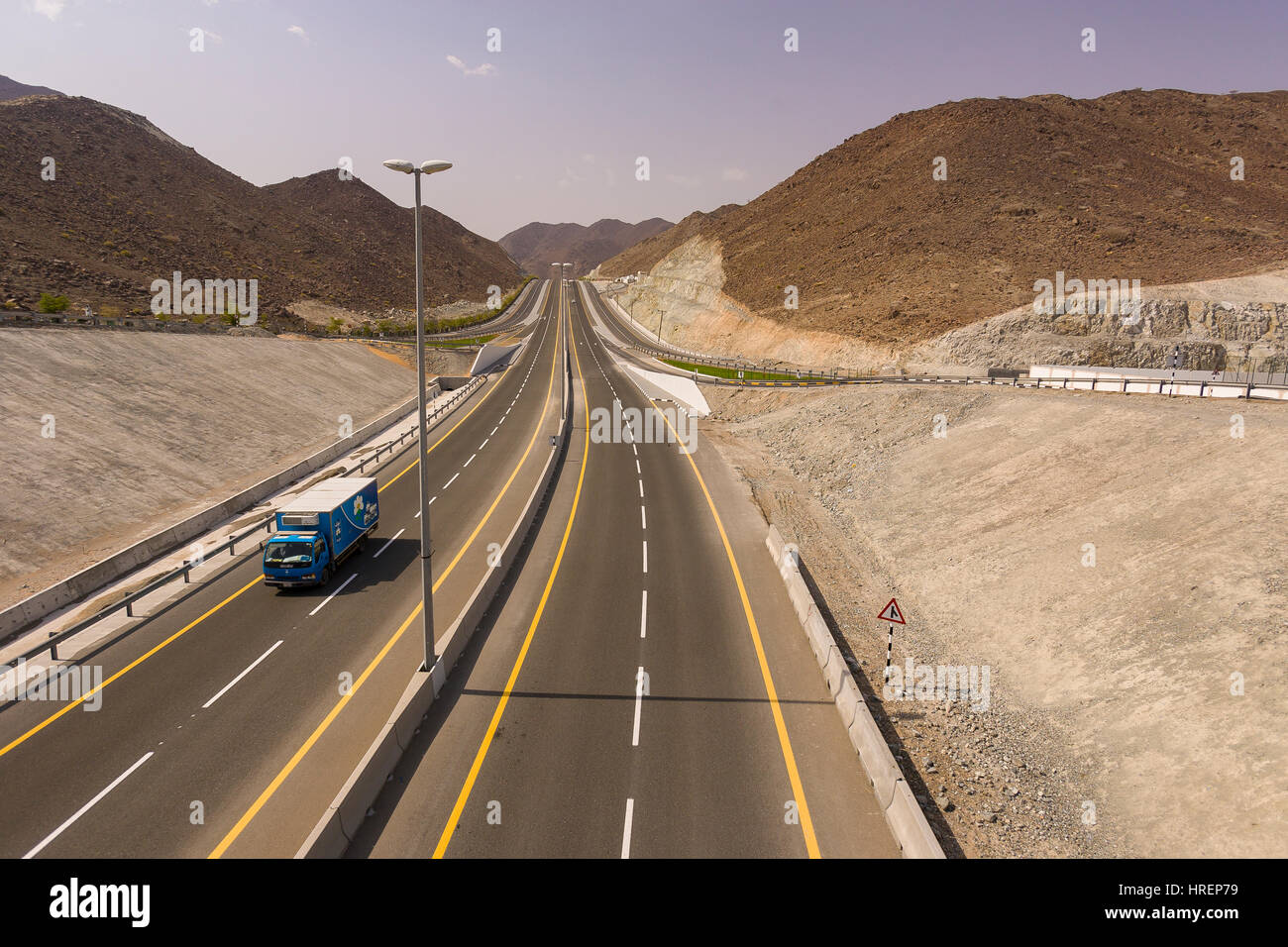 FUJAIRAH, UNITED ARAB EMIRATES Highway through the rugged Hajar