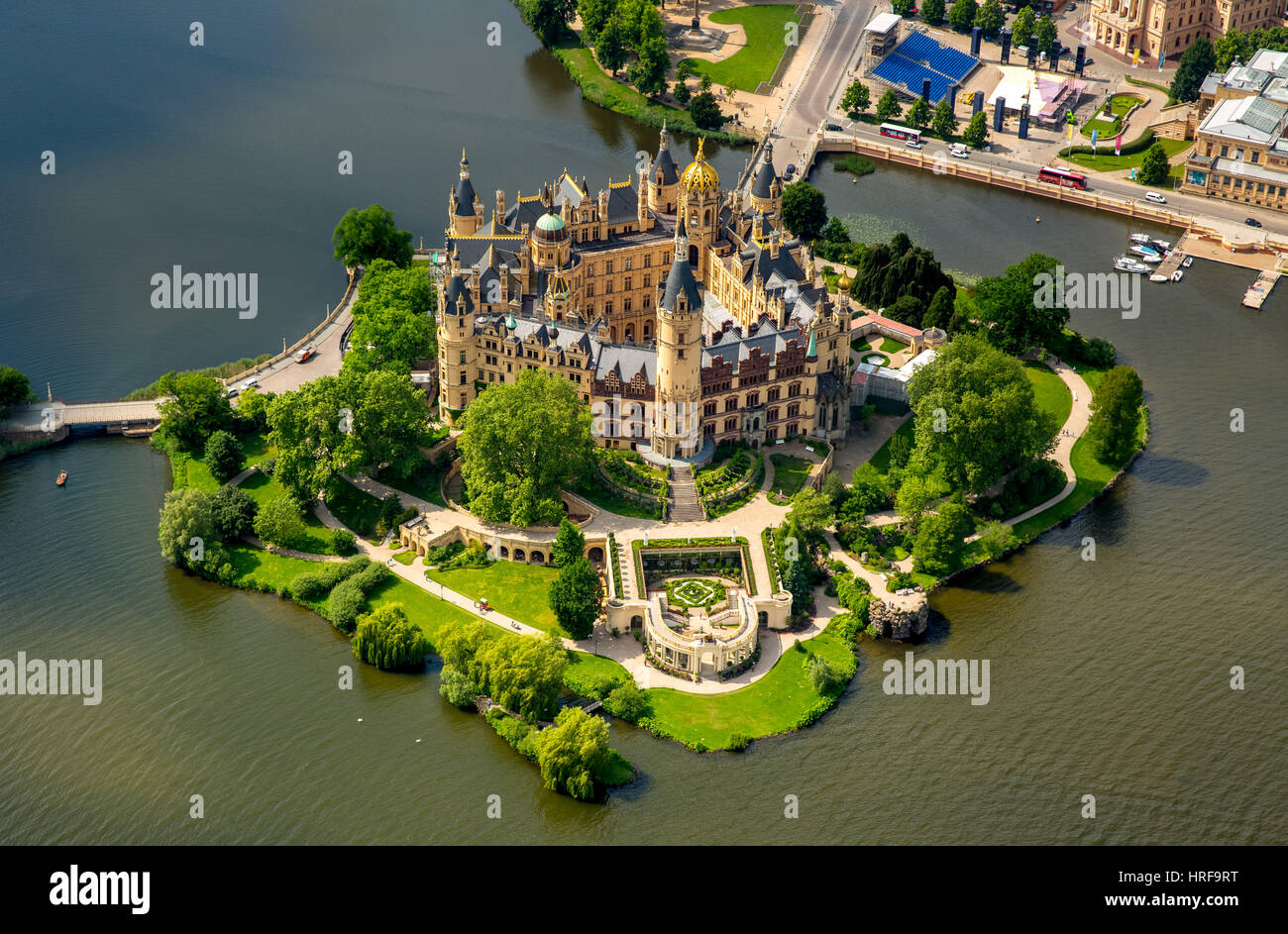 Castle Schwerin with castle garden and castle lake, Lake Schwerin, Schwerin, Mecklenburg-Western Pomerania, Germany Stock Photo