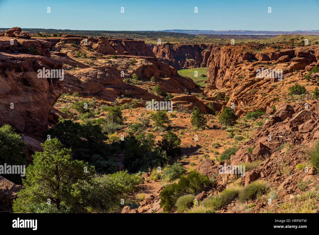 The Canyon de Chelly National Monument consists of many well-preserved Anasazi ruins and spectacular sheer red cliffs that rise up to 1000 feet. Stock Photo