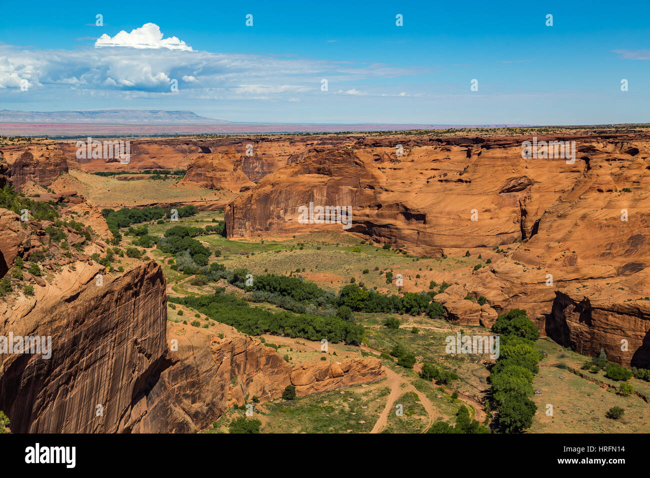 The Canyon de Chelly National Monument consists of many well-preserved Anasazi ruins and spectacular sheer red cliffs that rise up to 1000 feet. Stock Photo