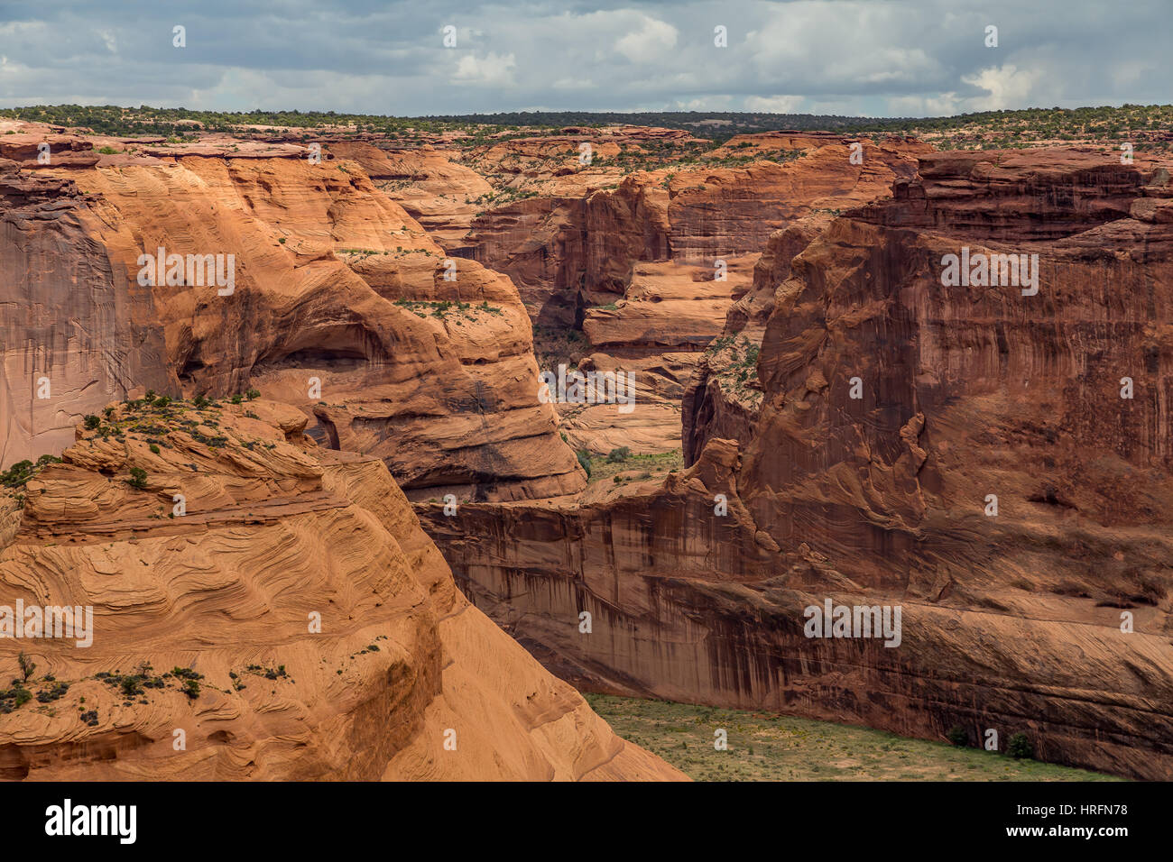 The Canyon de Chelly National Monument consists of many well-preserved Anasazi ruins and spectacular sheer red cliffs that rise up to 1000 feet. Stock Photo