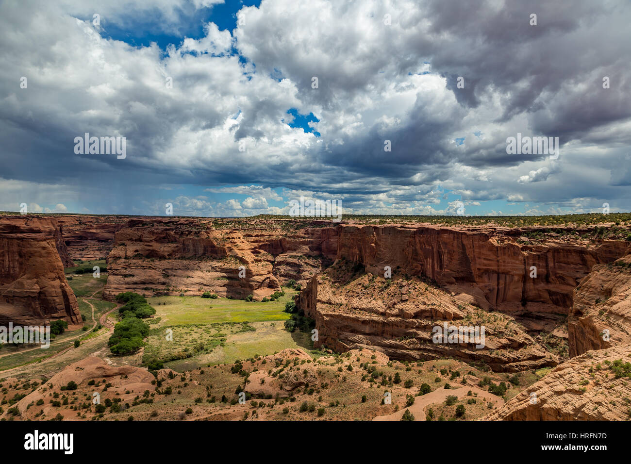 The Canyon de Chelly National Monument consists of many well-preserved Anasazi ruins and spectacular sheer red cliffs that rise up to 1000 feet. Stock Photo