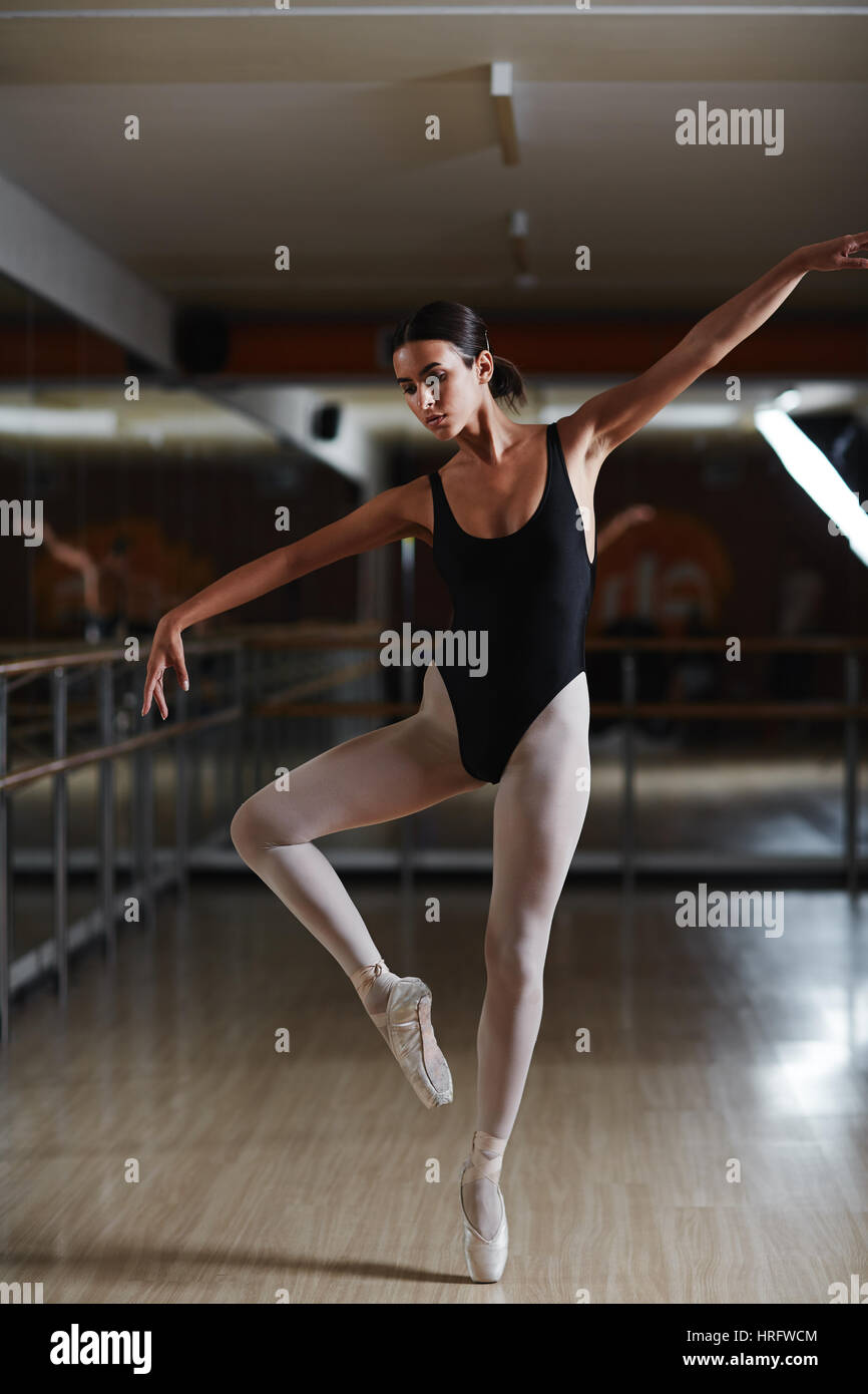 Hispanic ballerina hi-res stock photography and images - Alamy