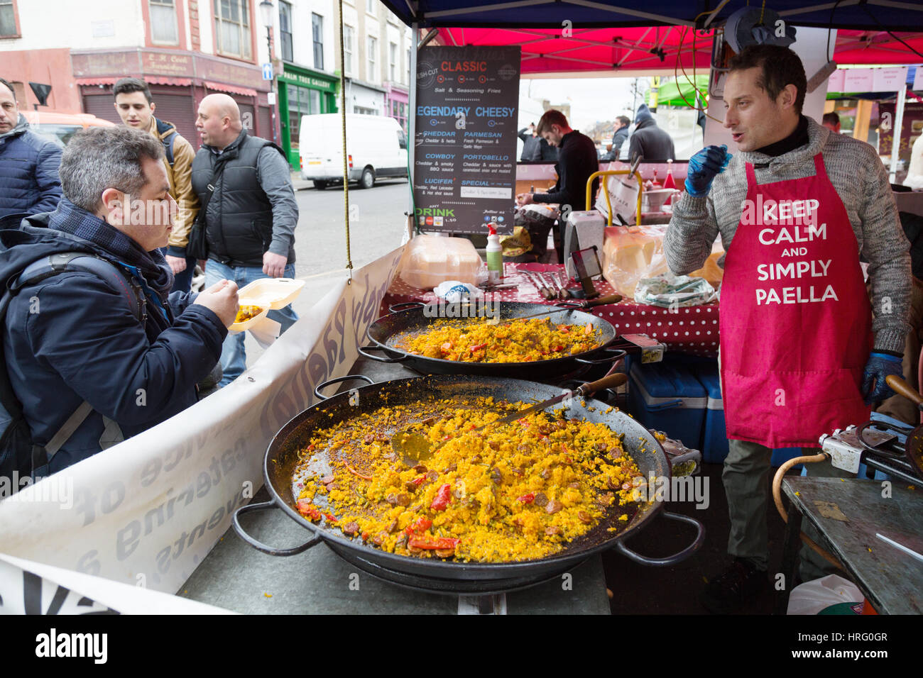 Street food London - A stallholder selling paella food, Portobello Road Market, Notting Hill, london England UK Stock Photo