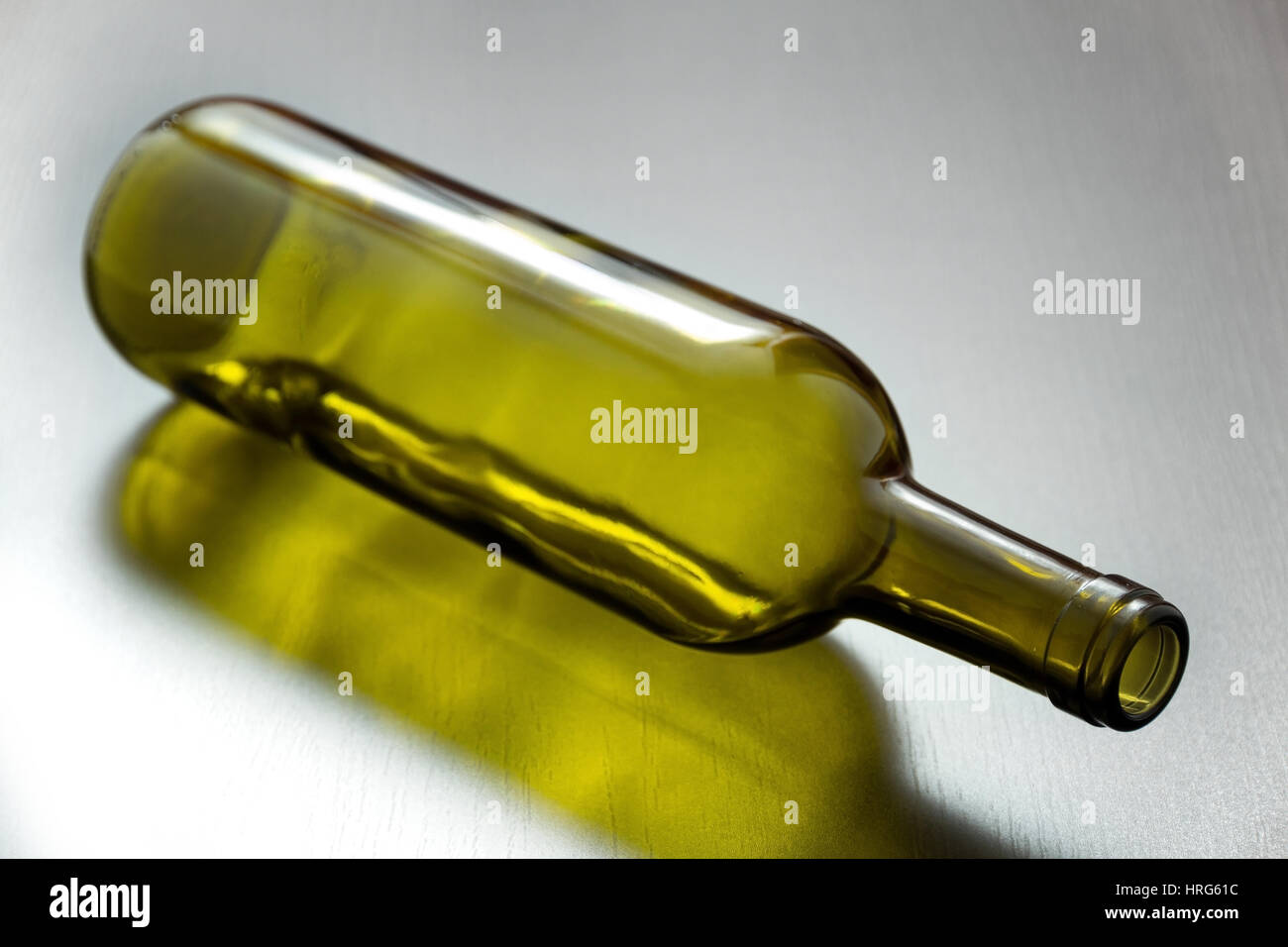 Empty green wine bottle High Resolution Stock Photography and Images