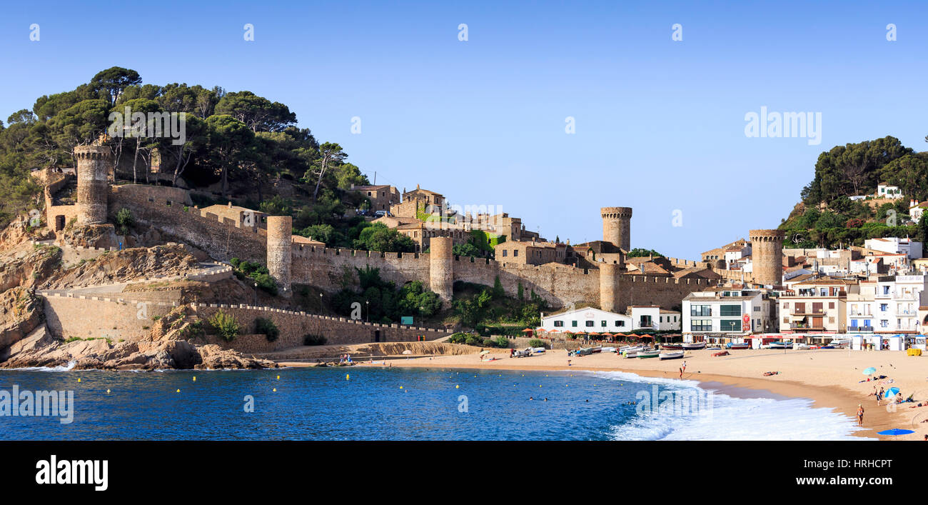View Of The Bay Castle And Beach At Tossa De Mar Costa Brava Spain Stock Photo Alamy View Of The Bay Castle And Beach At Tossa De Mar Costa Brava Spain Stock Photo Alamy