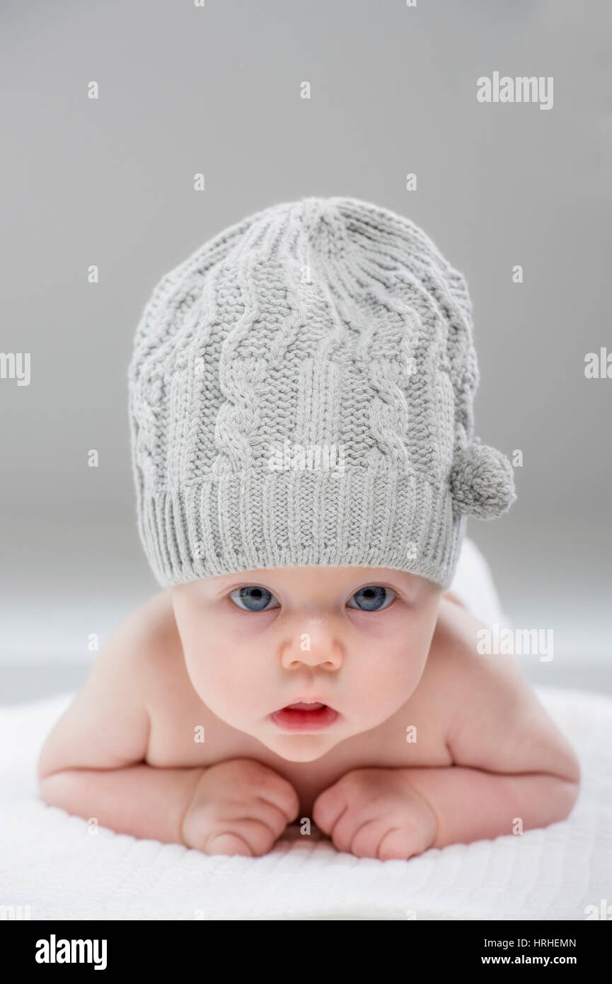 baby-2-monate-alt-baby-2-month-old-stock-photo-alamy