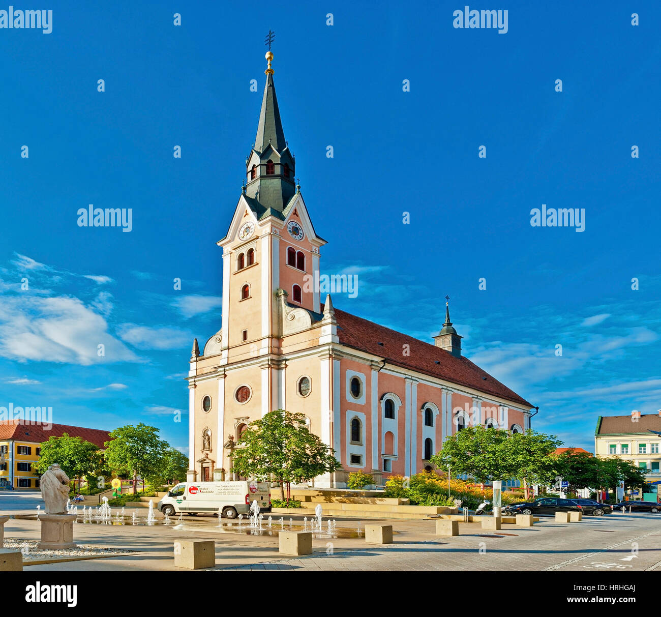 Hauptplatz mit Statdtpfarrkirche, Gleisdorf, Oststeiermark, ÷sterreich - main square with church, Gleisdorf, Styria, Austria Stock Photo