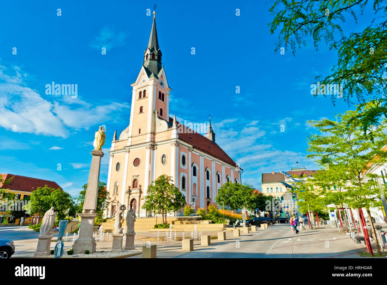Hauptplatz mit Statdtpfarrkirche, Gleisdorf, Oststeiermark, ÷sterreich - main square with church, Gleisdorf, Styria, Austria Stock Photo