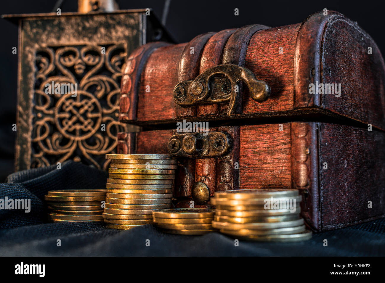 Treasure chest with gold key hi-res stock photography and images - Alamy