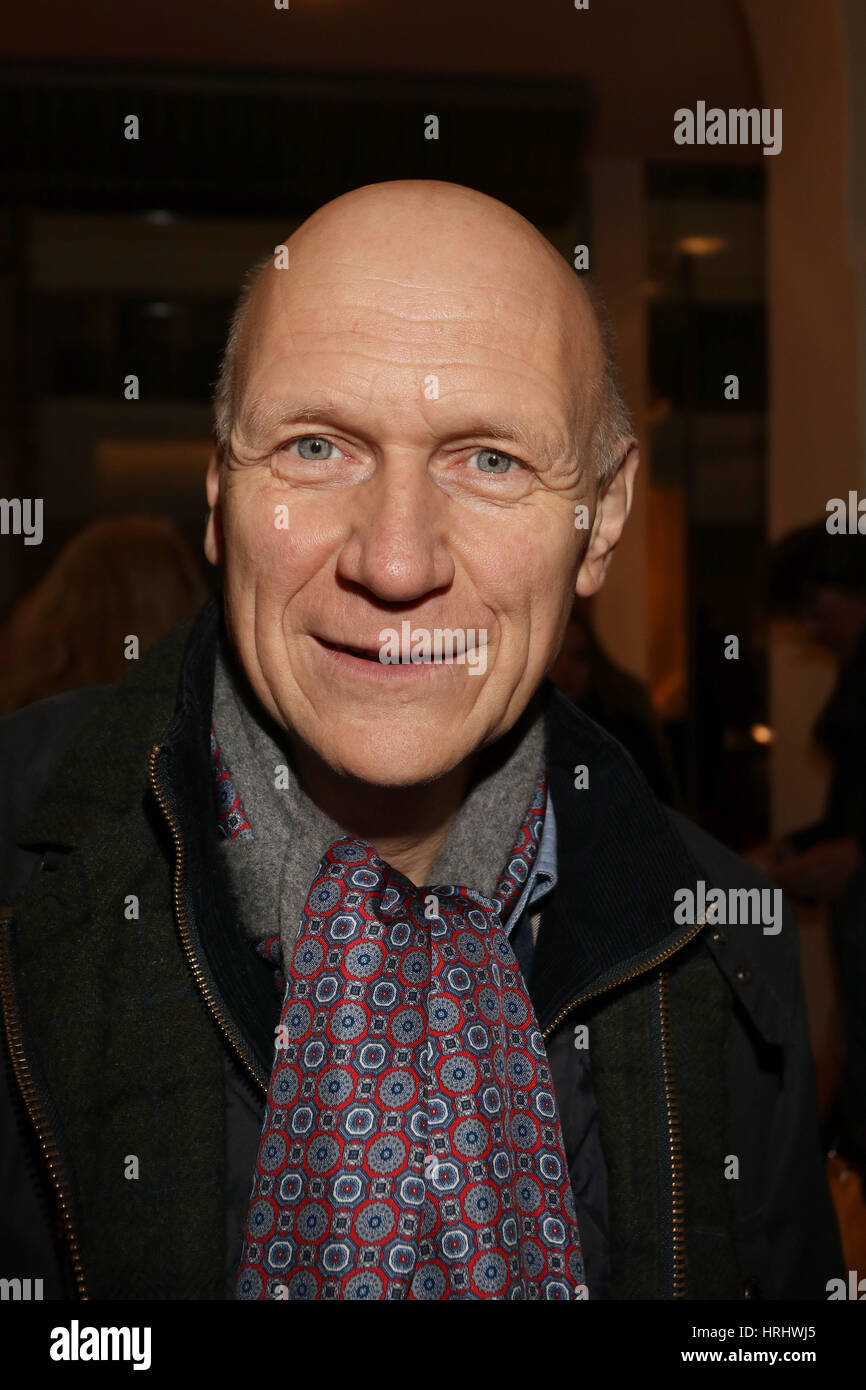 Premiere 'Ganzkörpereinsatz' at Hamburger Kammerspiele Featuring: Robin ...
