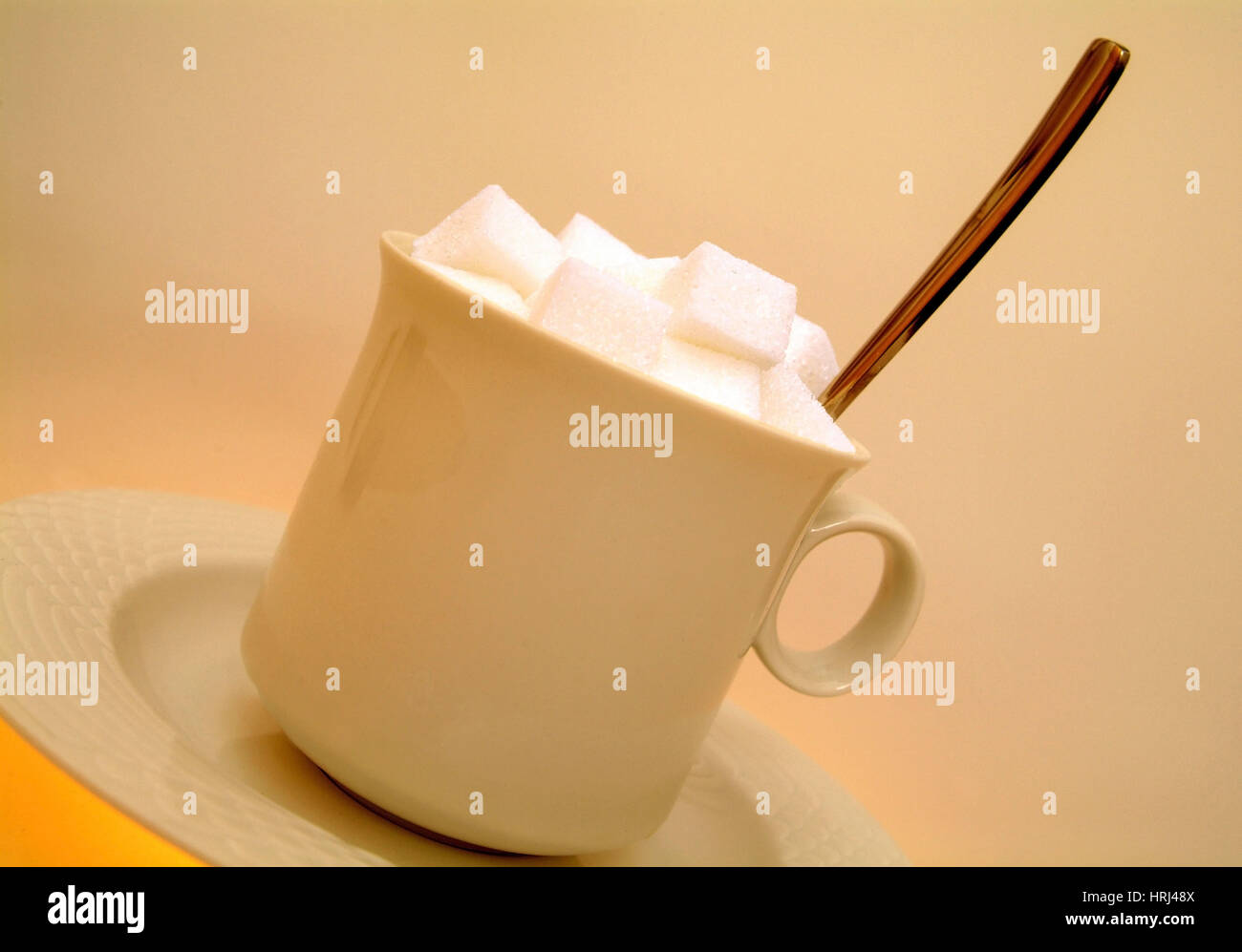 W?rfelzucker in Kaffeetasse - lump sugar in coffee cup Stock Photo