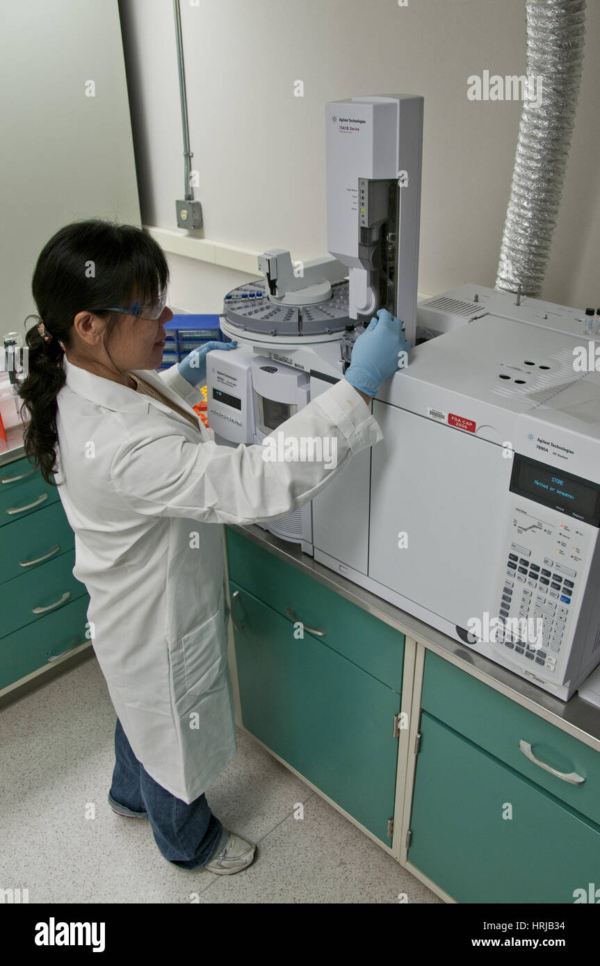 Mass spectrometer hires stock photography and images Alamy