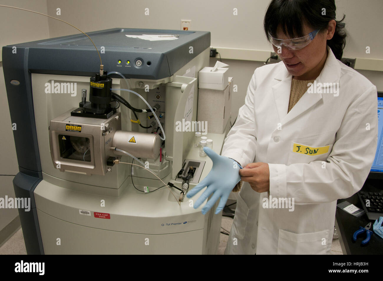 Mass spectrometer female hires stock photography and images Alamy