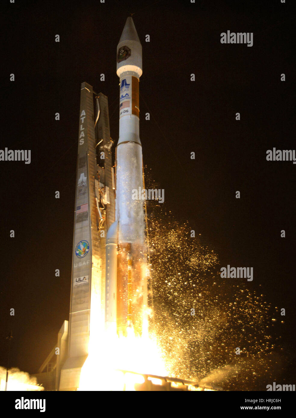 Rocket take off hires stock photography and images Alamy