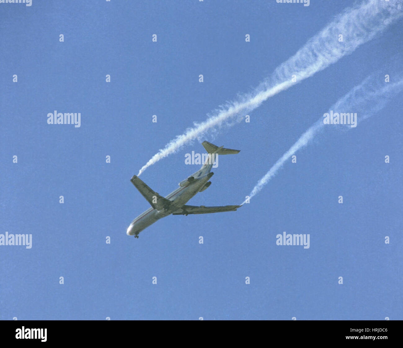 727 Exploding Boeing 727 1970s hi-res stock photography and images - Alamy