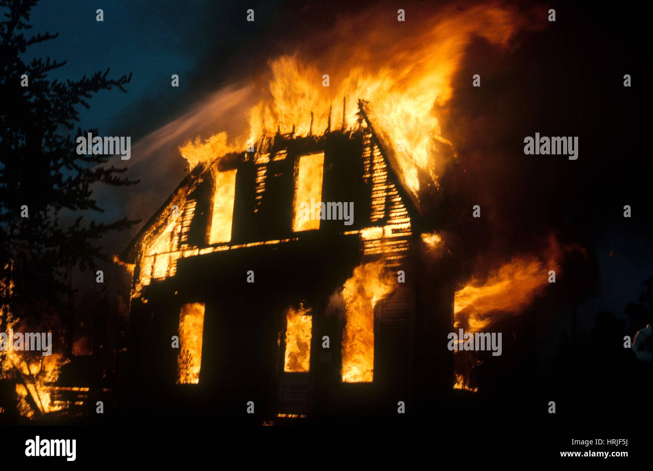 У него дом горит. У него дом горит. Дом горит. У него дом горит. Дом горит.