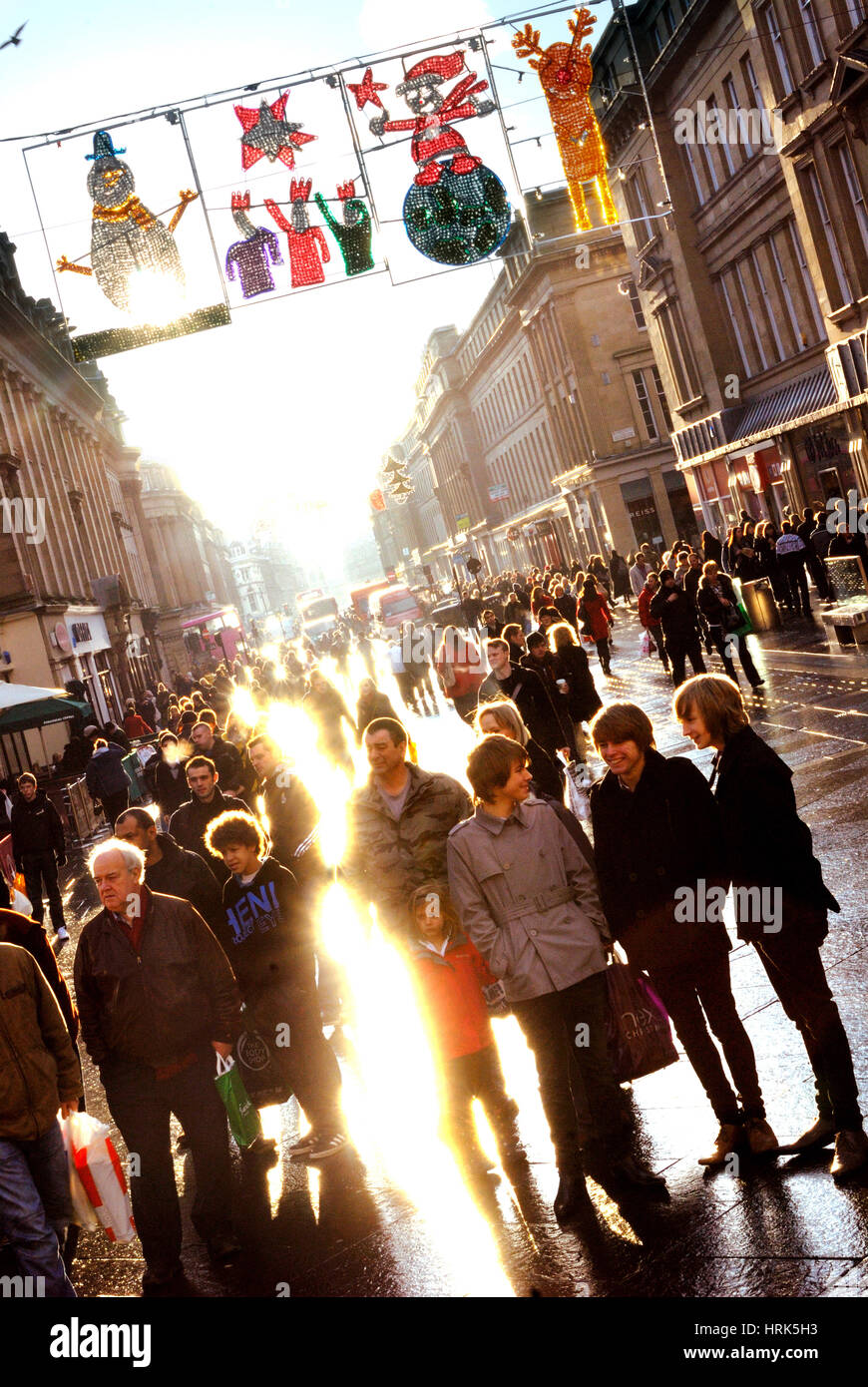 Christmas shopping on Grainger Street, Newcastle Stock Photo Alamy