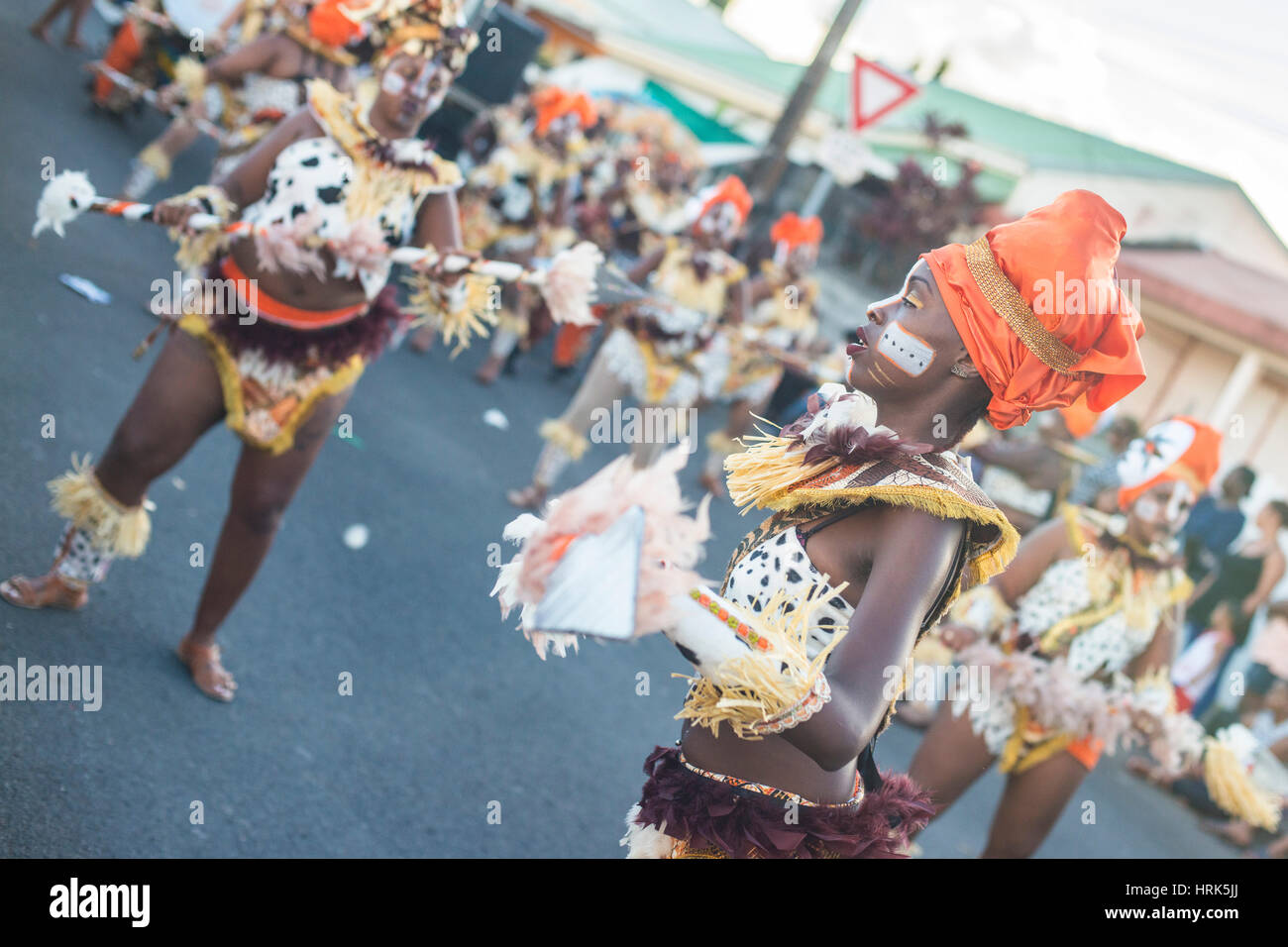 Beautiful women notting hill carnival hi-res stock photography and ...