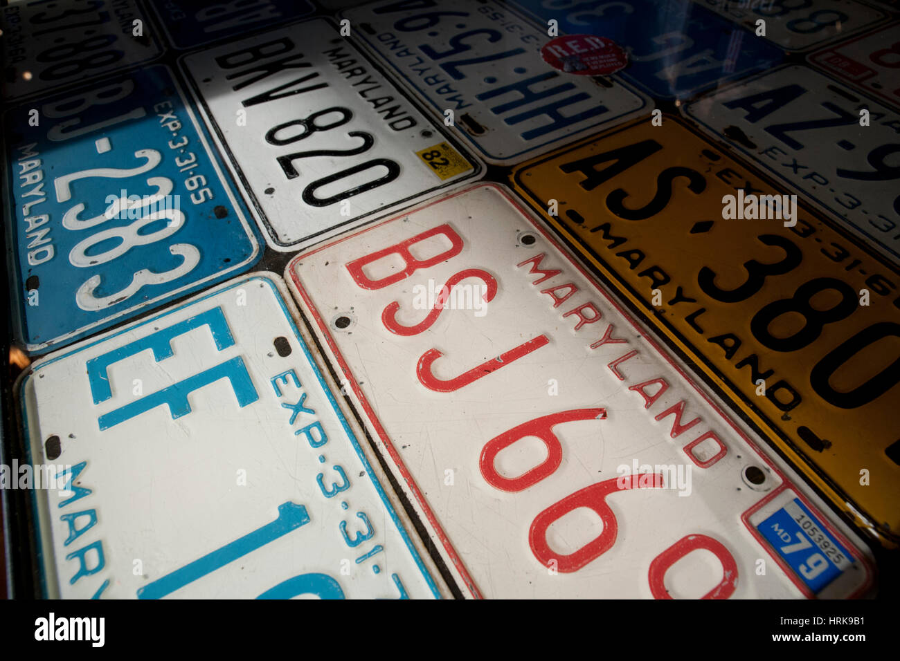 Antique Maryland license plates on a tavern table top Stock Photo Alamy