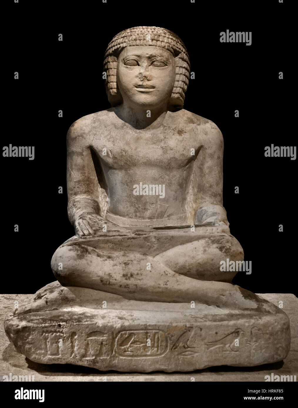 Scribe statue of the Henka, chief of the two pyramids of the Snofru 5th Dynasty Egypt (country) Memphis (region) Meidum (city) Limestone 40 x 32 x 29 cm Stock Photo
