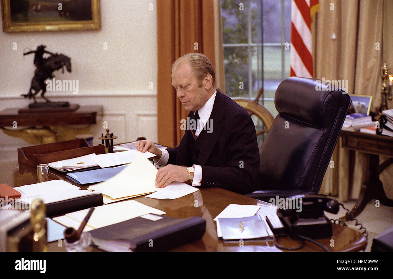 PRESIDENT GERALD FORD (1913-2006) in the Oval office in 1976.  Photo: Karl Schumacher/White House official Stock Photo