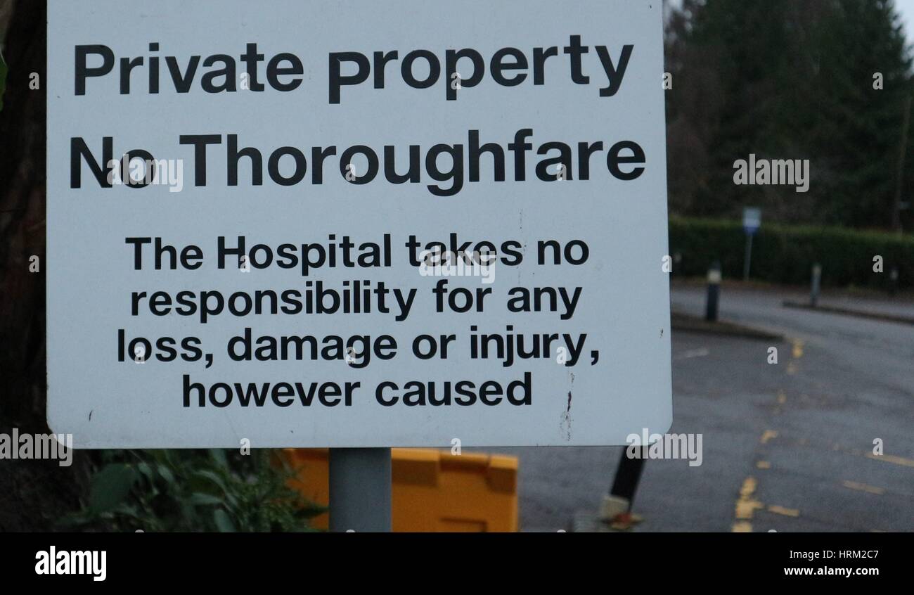 Large sign with private property no thoroughfare for hospital, UK Stock Photo