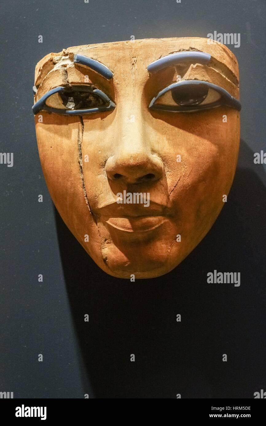 Funerary mask. Egyptian Pharaonic collection. Louvre Museum. Paris