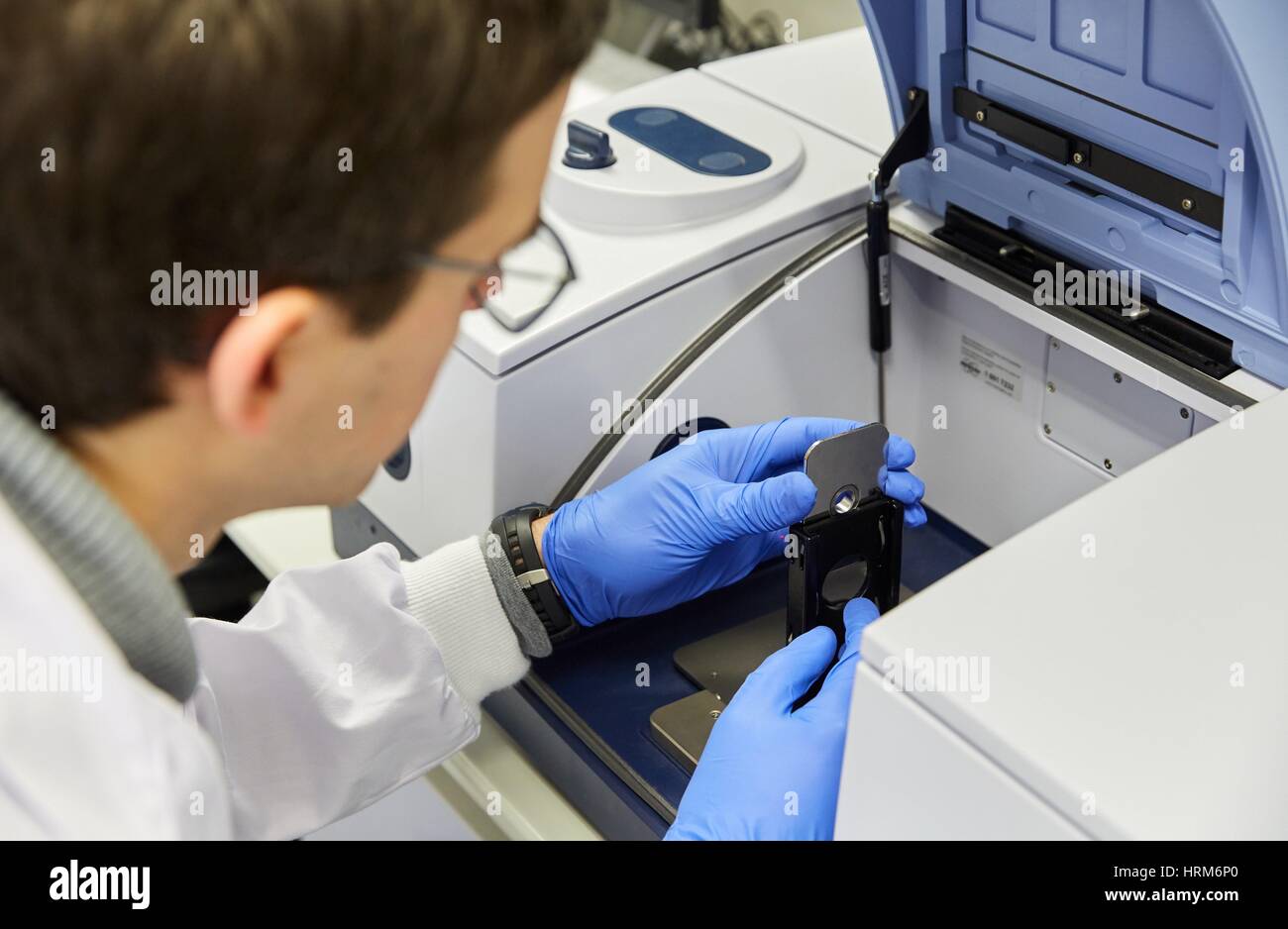 VERTEX FTIR research spectrometer, Fourier transform infrared. Organic