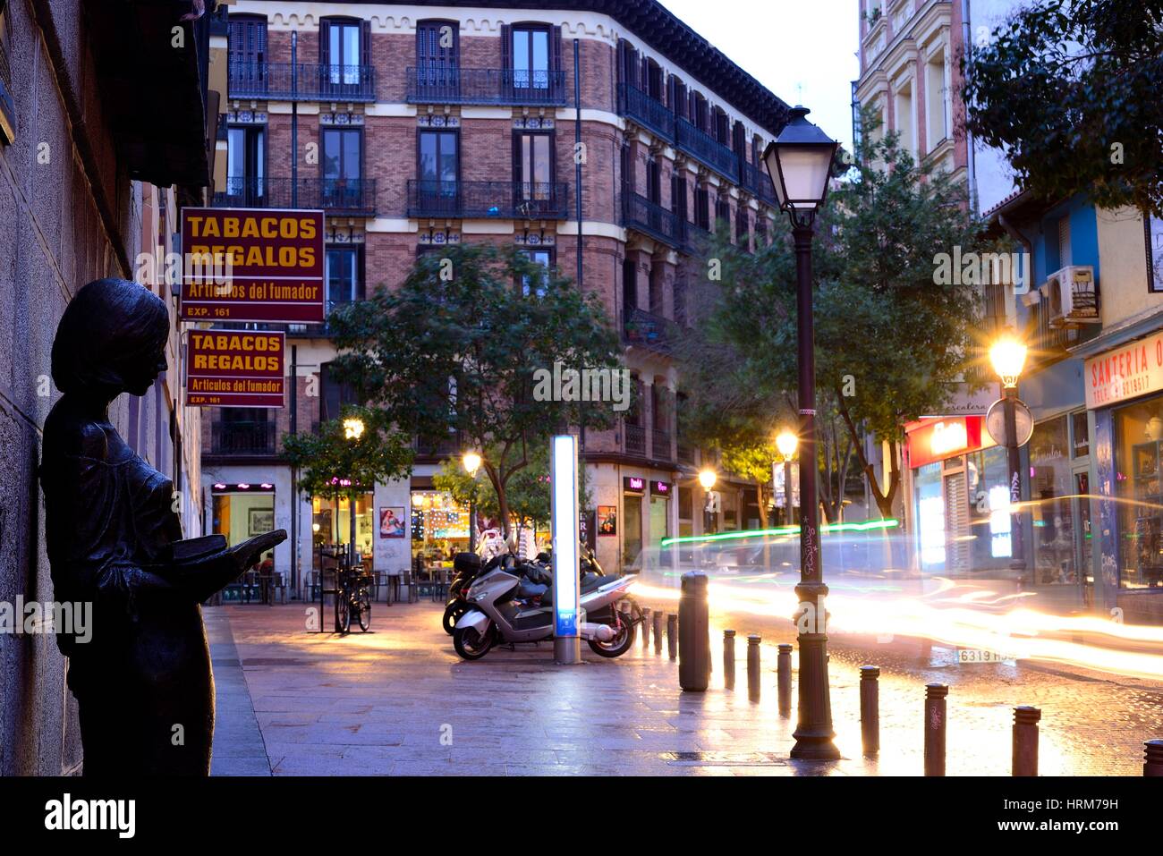 Sculpture in calle del pez street