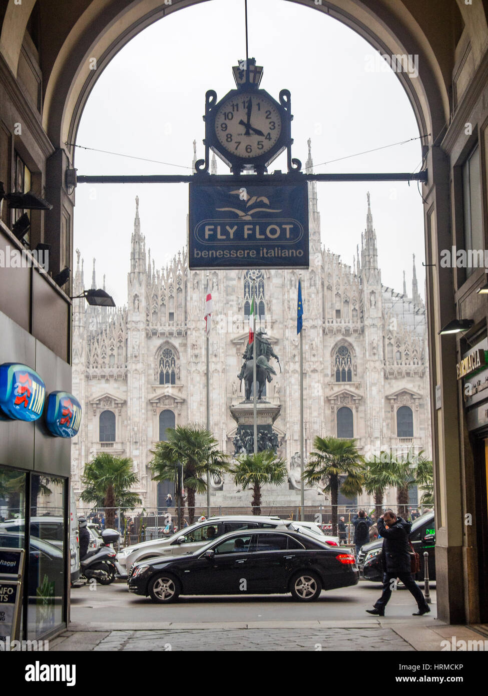 Starbucks palms in Milan, and taxi drivers protesting against uber 