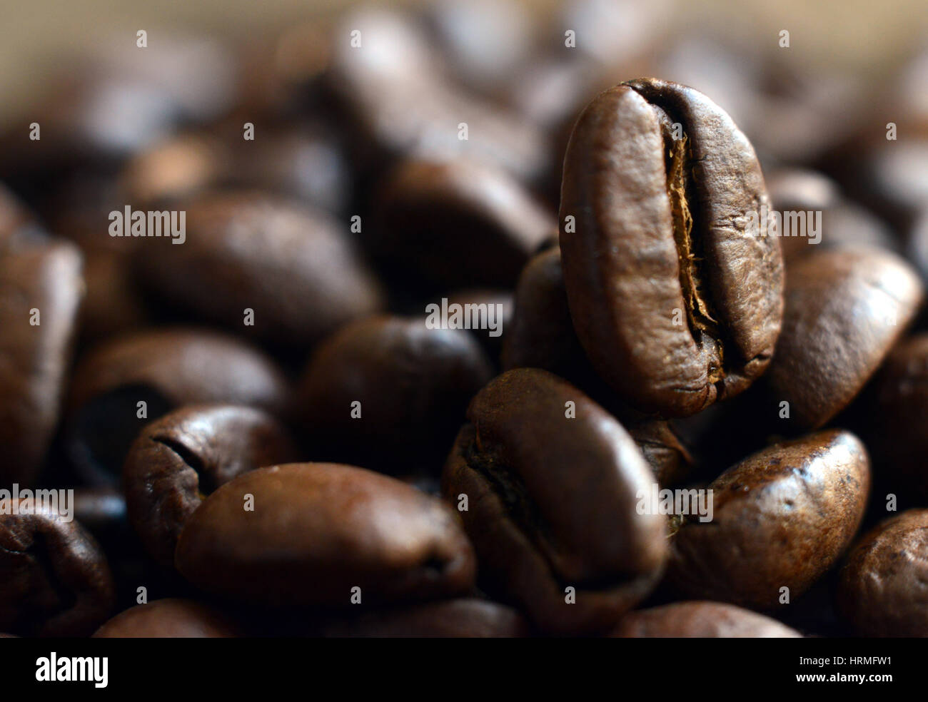 Close up of roasted coffee beans Stock Photo - Alamy