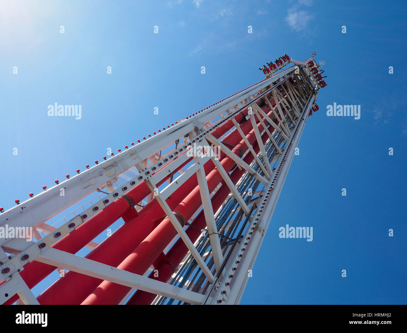 Thrill ride Big Shot on top of the Las Vegas Stratosphere tower (1149  ft/350m), the tallest freestanding observation tower of the US Stock Photo  - Alamy