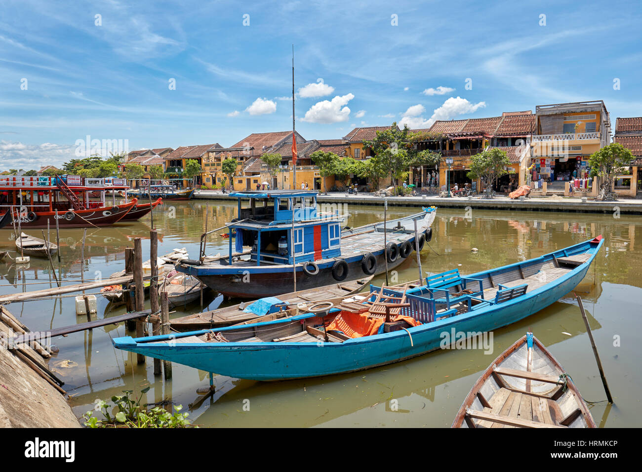 Traditional wooden asian boat hi-res stock photography and images - Alamy