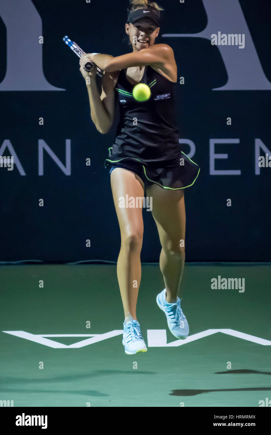 Kuala Lumpur, Malaysia. 2 March, 2017. Magda Linette (POL) hitting a flying return shot at ALYA WTA Malaysian Open 2017 tennis tournament in Kuala Lumpur. © Danny Chan/Alamy Live News. Stock Photo