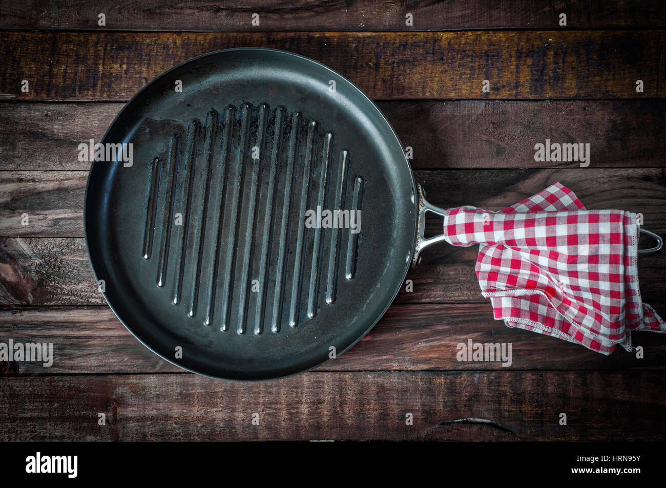 Vintage empty grill pan hi-res stock photography and images - Alamy